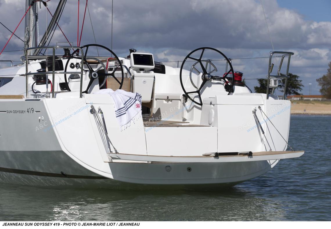 Jeanneau Sun Odyssey 419 : Aft transom